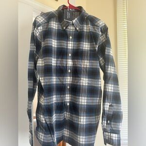 Vineyard Vines On the ago men’s button down shirt. Size large